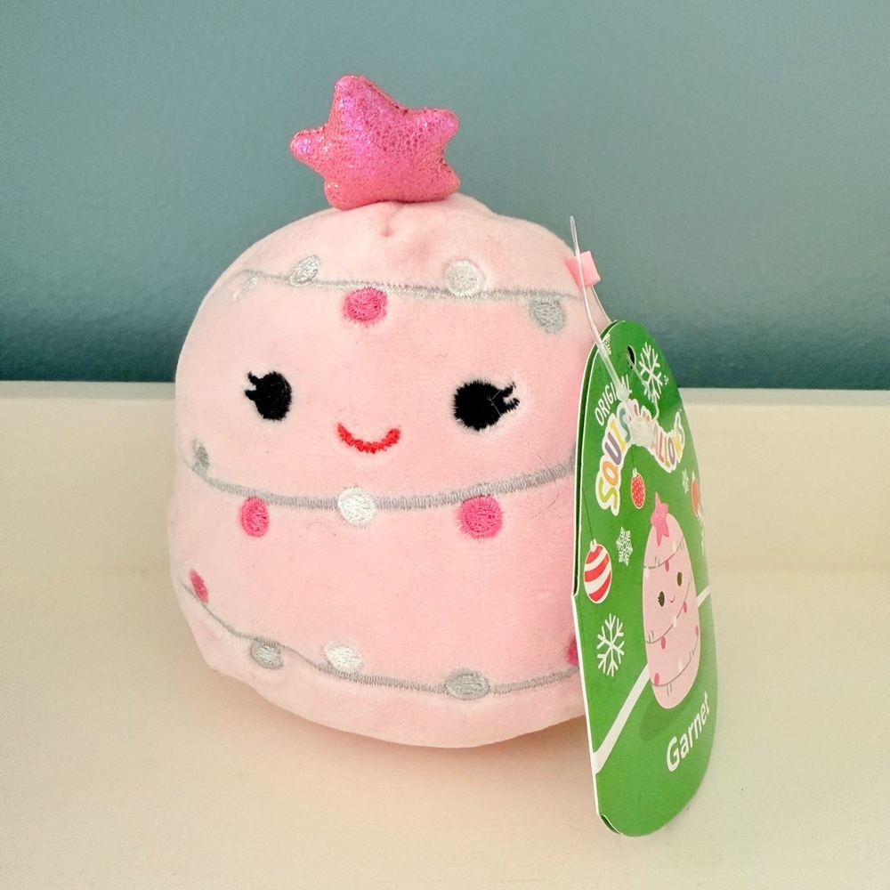 Squishmallow Garnet